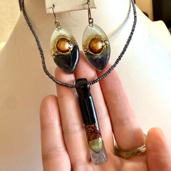 Handcrafted Modern Artisan Glass Earrings and Pendant Set - Picture 6 of 8